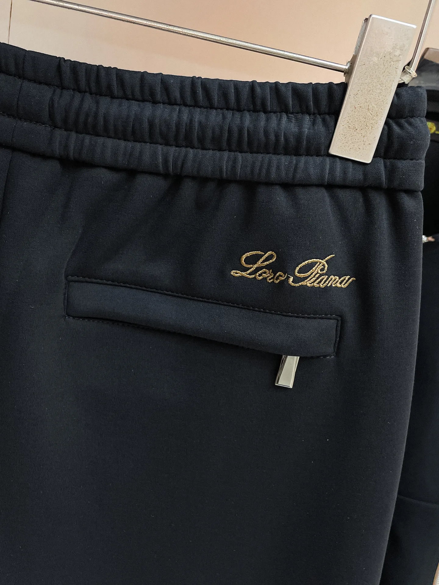 LP New Arrival counter Same Style casual suit, Breathable, comfortable and casual! Full of high-end feel! The details are exquisite and high-end, and the workmanship is impeccable! The original Premium fabric is very high-end! The fabric is crisp and anti-wrinkle Wear-Resistant, warm, neat and stylish. Everyone must buy a set this autumn and winter. They must look cool and cool when wearing them. We especially recommend Sizes M-3XL
